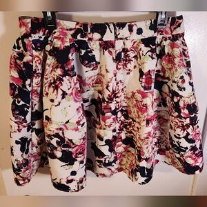 NWT- Express Floral Pleated Skirt With Pockets